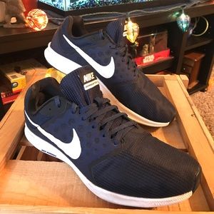 NIKE men’s navy running shoe 10.5